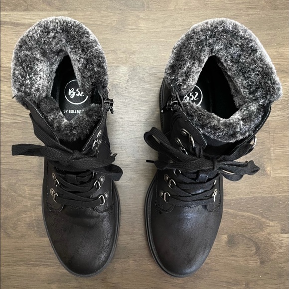B52 by Bullboxer black faux suede ankle boots w fur 10 - Picture 2 of 7